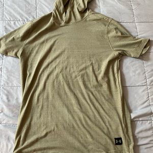 Under Armour Short Sleeve T Shirt/ Hoodie